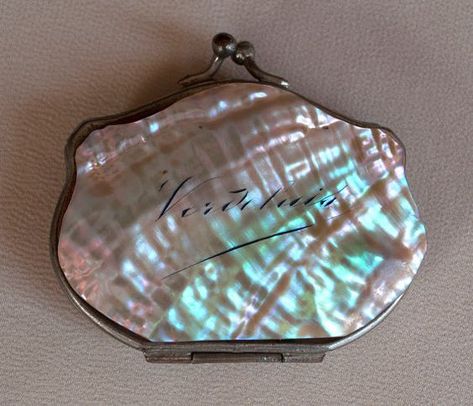 Shell Coin Purse, Mermaid Purse, Abalone Jewelry, Queens Jewels, Crystal Clutch, Vintage Cosmetics, Casual Jewelry, Coin Purse Wallet, Jewelry Antique