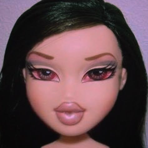 Bratz Black Hair, Ugly Pfp, Black Hair Green Eyes Girl, Black Hair Green Eyes, Las Bratz, Lil Peep Hellboy, The Bratz, Art Deco Paintings, Y2k Background