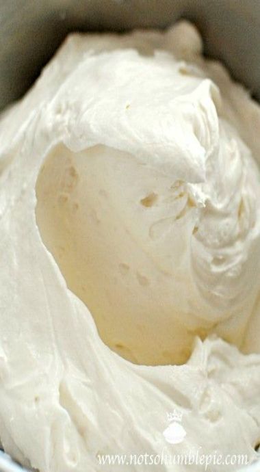 Cinnabon frosting - cream cheese frosting                                                                                                                                                                                 More Copycat Cinnabon Icing, Cinnabon Icing, Cinnabon Frosting Recipe, Cinnabon Frosting, Mousse Dolce, Weight Watcher Desserts, Icing Recipes, Cake Filling Recipes, Cake Filling