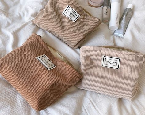 Minimalist Makeup Bag, Mini Makeup Bag, Minimalist Makeup, Sac Diy, Vintage Cosmetics, Mini Makeup, Small Makeup, Eco Bag, Linen Bag