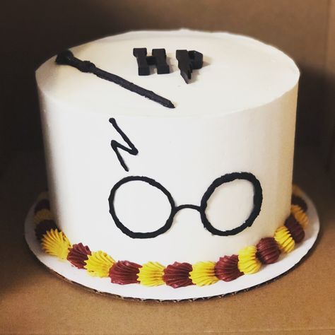 Harry Potter Simple Cake, Harry Potter Birthday Cake Easy, Harry Potter Smash Cake, Easy Harry Potter Cake, Harry Potter Theme Cake, Ladybug Cakes, Harry Potter Birthday Cake, 25th Birthday Cakes, Harry Potter Bday