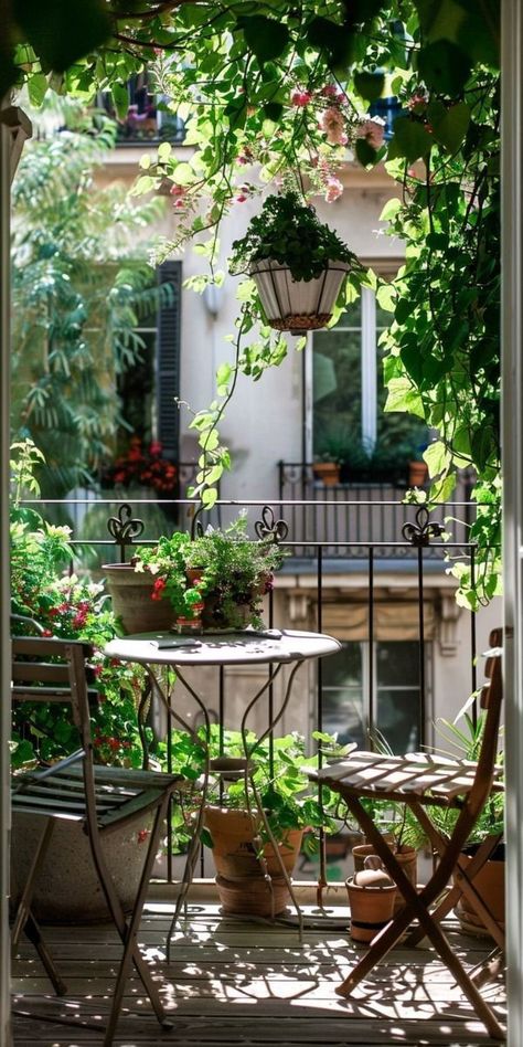 Hacks For Renters, Italian Balcony, Narrow Balcony, Decorating Hacks, French Balcony, Home Balcony, Balcony Plants, Porch And Balcony, Balcony Railing