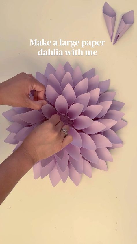 Paper Dahlia, Decor For Wedding, Silhouette Paper, Easy Paper Crafts Diy, Handmade Paper Crafts, Paper Flower Template, Digital Templates, Paper Flowers Craft, Diy Paper Crafts Decoration