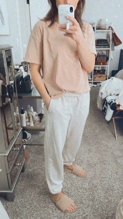 Comfy Travel Outfit Summer Road Trips, Wfh Fits, Comfy Road Trip Outfit, Comfy Home Outfits, Comfy Travel Outfit Summer, Airplane Outfit, Work From Home Outfit Ideas, Travel Favorites, Road Trip Outfit