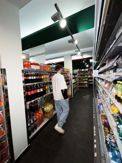 vintage photoshooting at an kiosk Convenience Store Photography, Convenience Store Aesthetic Photoshoot, Convince Store Photoshoot, Convenience Store Aesthetic Night, Convenience Store Photoshoot, Convenience Store Aesthetic, 90s Night, Foto Insta, Night Shoot