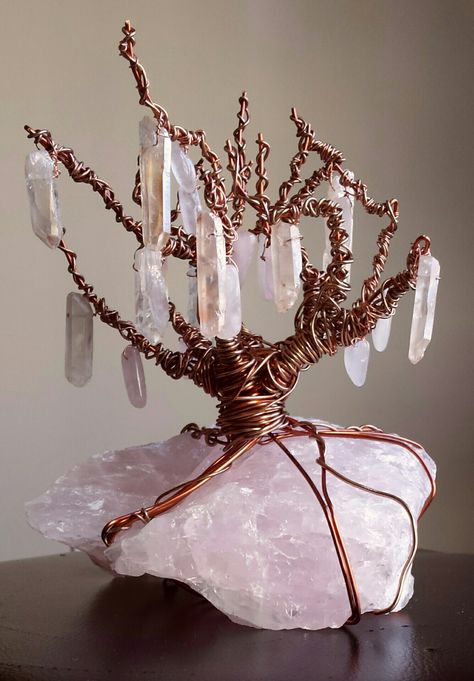 Quartz Craft Ideas, Quartz Crafts, Crystals Tree, Crystal Trees, Crystal Room Decor, Tree Rose, Crystal Room, Magia Das Ervas, Crystal Sculpture