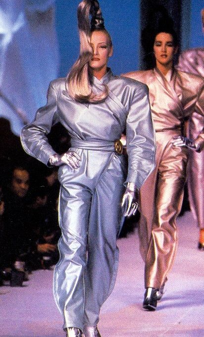 Thierry Mugler A/W 1986 Thierry Mugler 80s, Retro Future Fashion, Retro Futurism Fashion, Futurism Fashion, Space Fashion, Cyberpunk Fashion, Futuristic Fashion, Thierry Mugler, 1980s Fashion