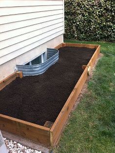 DIY Garden Box for a Small Yard Tutorial Garden Boxes Diy, Backyard Ideas For Small Yards, Beds Diy, Diy Raised Garden, Raised Garden Beds Diy, Kota Kinabalu, Outside Ideas, Small Yard, Kew Gardens