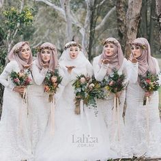 Kisses from Australia! Wonderful photo by @lahzaphotography ♥ ・・・ Scarf styling… Nikah Attire, Wedding Makeup Bridesmaid, Wedding Posing, Modest Bride, Muslimah Wedding Dress, Muslimah Wedding, Muslim Brides, Bridal Hijab, Hijab Wedding Dresses