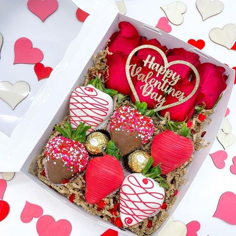 Alondras Sweet Treats on Instagram: "Option 4🌹❤️ *To place an order please read Valentine’s Day highlights* #valentinesday #valentinessweets #vday #giftsforhim #giftsforher#chocolatecoveredstrawberries #breakableheart #sweets #treats #explorepage #explore #cakepops #sweettreats #chocolatecoveredoreos #chocolatecoveredpretzels #chocolatecoveredricekrispies #626treats #323treats #lapuente626 #lapuentetreats #losangelestreats #valentinesgifts #vdaygiftsforhim #vdaygiftsforher" Vday Treats, Valentines Desserts, Valentine Sweets, Strawberry Ideas, Chocolate Covered Desserts, Food Strawberry, Valentine Strawberries, Valentine Cookies Decorated, Valentines Treats