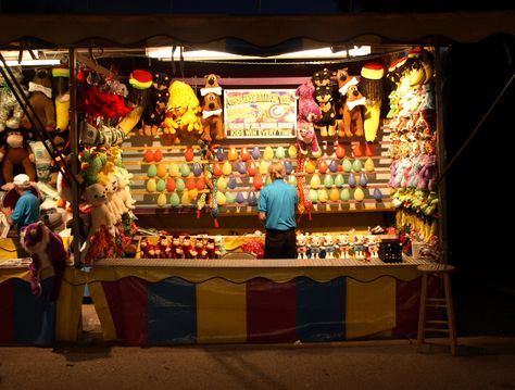 Yor Spy X Family, Vintage Carnival Games, Yor Spy, Creepy Circus, Storyboard Ideas, Americana Aesthetic, Balloon Games, Festival Games, 90s Memories