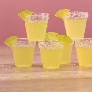 Margarita Shots, Tipsy Bartender Recipes, Easy Shot Recipes, Margarita Jello Shots, Margarita Jello, Champagne Jello Shots, Bartender Recipes, Beer Cocktail Recipes, Lime Slice