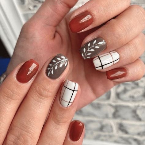 Thanksgiving Nails Gel Simple, Nails For Winter Wedding Guest, How To Paint Fall Leaves On Nails, Fall Leave Nails Art, Fall Leaves Manicure, Fall Leaf Nails 2022, Square Nail Designs September, Thanksgiving Nails Acrylic Simple, Nail Leaves Designs