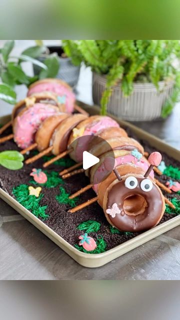 •Amy | Neuroticmom on Instagram: "How fun would this be as an alternative to birthday cake at a kid’s party?!! Easy and donuts are always 👌🏻🫶🏻🤌🏻  Got some inspo on Pinterest from Lavendelblog   #yum #donuts #donut #doughnuts #doughnut #caterpillar #birthdayideas #birthdaycakeideas #birthdaypartyideas #smashcake #smashcakeideas #birthdaycake #oreodessert #donutshop" Donut Caterpillar Cake, Doughnut Caterpillar, Donut Caterpillar, Alternative To Birthday Cake, Donut Cake Birthday, Doughnut Birthday Cake, Birthday Cake Alternatives, Donut Birthday Cake, Doughnut Party