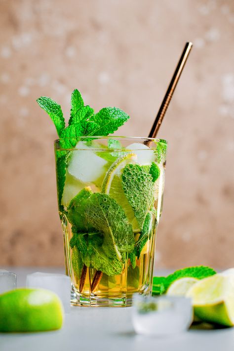 Refreshing alcohol-free mojito with plenty of mint and lime! Made with rum syrup and apple juice for a sweet and fruity flavor! #mojito #alcoholfree #drink Virgin Mojito Recipe, Rum Syrup, Virgin Cocktails, Mojito Mocktail, Virgin Mojito, Mojito Cocktail, Slice Of Lime, Mojito Recipe, Mocktail Recipe