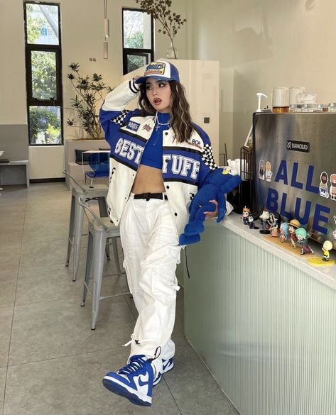 Hiphop Style Women, Hiphop Girl Style, Blue Hiphop Outfit, Blue And White Streetwear Outfit, Dancer Outfits Hip Hop Street, Blue Black And White Outfit, Hiphop Outfit Ideas, Korean Hiphop Outfits, Hiphop Dance Outfit Aesthetic