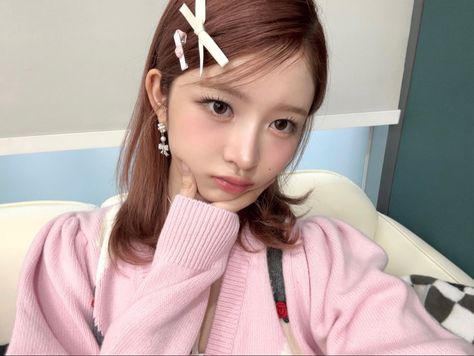 Rei Ive, Twitter Update, Images Gif, Kpop Girl Groups, Cute Icons, Korean Girl, Kpop Idol, Her Hair, بلاك بينك