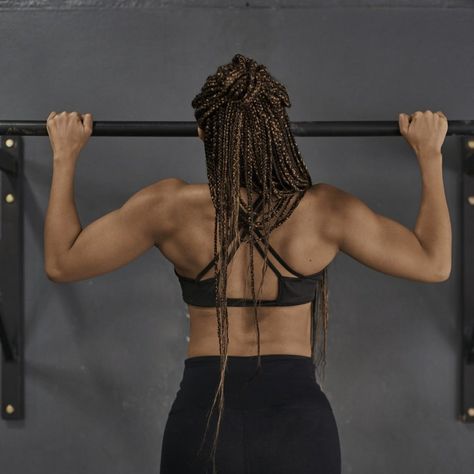 Woman Doing Pull Ups, Girl Doing Pull Ups, Pullups Women Aesthetic, Pull Up Progression For Women, Woman Pull Up, Pull Up Aesthetics Women, Pull Up Woman Aesthetic, Pull Ups Aesthetic, Pullups Women