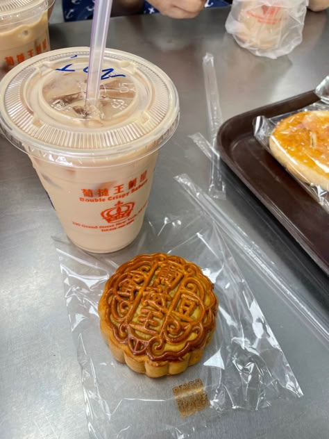 Chinese Bakery. Mooncake. Milk tea Chinese Milk Tea, Chinese Cafe Aesthetic, Fake Dates And Mooncakes, Chinese Tea Aesthetic, Mooncake Aesthetic, Chinese Bakery, Chinese Cafe, Chinese Moon Cake, Mooncake Festival