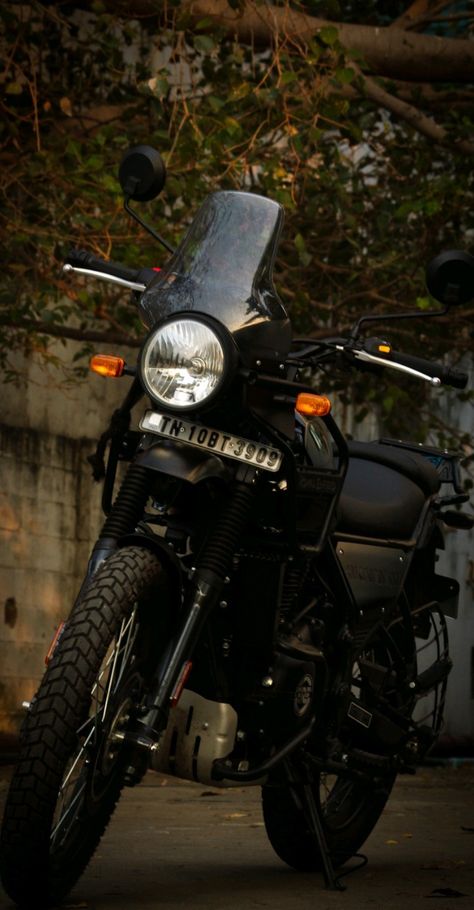 Himalayan Bike, Royal Enfield Hd Wallpapers, Himalayan Royal Enfield, Adventure Bike Motorcycles, Moto Wallpapers, Bike Wallpaper, Gt 650, Bike Motorcycles, Enfield Himalayan