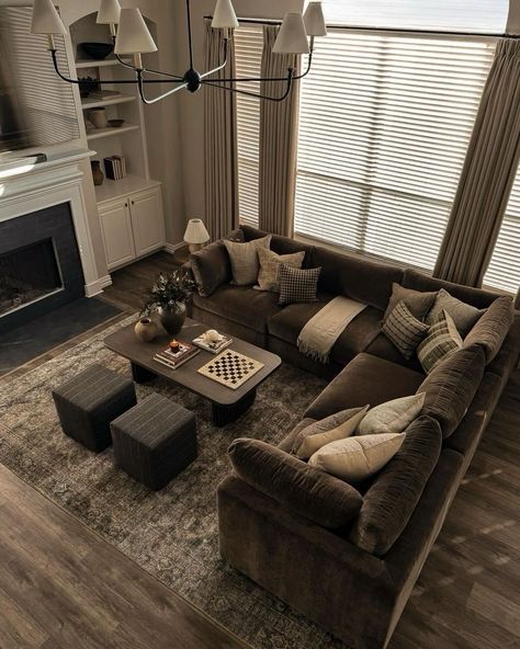 Cozy vibes & shades of brown for this beautiful living room via @brookemoraleshome 🤎 ⠀⠀⠀⠀⠀⠀⠀ Dark Brown Couch Living Room, Brown Couch Living Room, Brown Living Room Decor, Couch Living Room, Brown Couch, Brown House, Interior Define, Brown Living Room, Beautiful Living Rooms