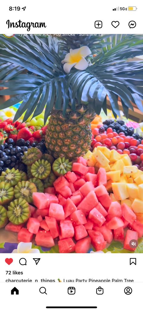 Luau Fruit Platter, Pina Colada Theme Party, Hawaii Party Ideas Luau Decorations, Hawaii Bbq Party, Aloha 60th Birthday, 60th Luau Birthday Party, Tropical Party Food Table, Hawaiian 30th Birthday Party, Aloha 50th Birthday