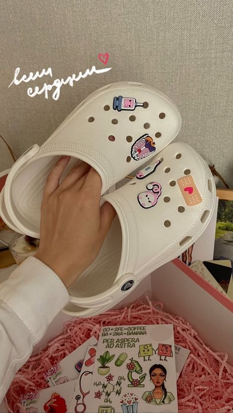 Crocs Snapchat, Stucco Crocs, Summer Pictures Aesthetic, Crocs Summer, Aesthetic Summer Pictures, Silhouette Aesthetic, Aesthetic Silhouette, Crocs Aesthetic, Nurse Outfit Scrubs