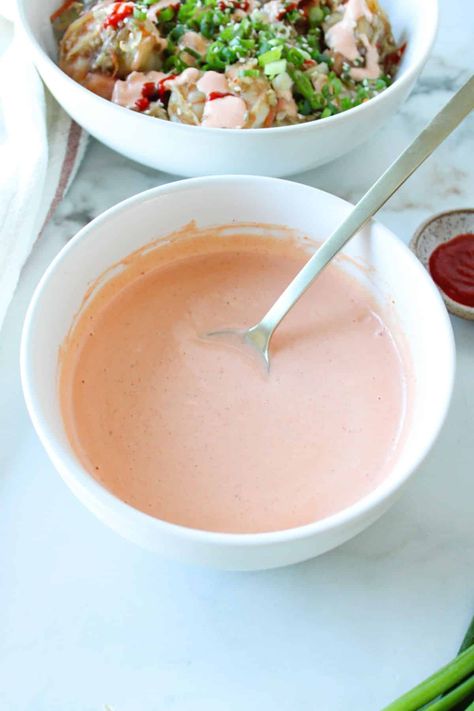 Quick + Easy Creamy Sriracha Sauce - The Balanced Nutritionist Sauce Made With Greek Yogurt, Lunch Bowl Ideas, Creamy Sriracha Sauce, Balanced Dinners, Lunch Ideas At Home, Balanced Nutritionist, Sriracha Dressing, Peachie Spoon, Siracha Sauce