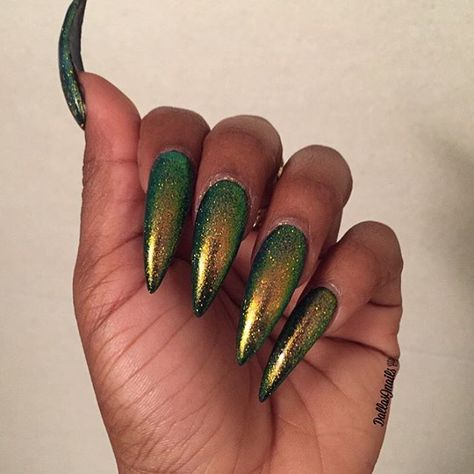 Poison Ivy Nails, Finger Extensions, Sailor Nails, Ivy Nails, Green Nail, Exotic Nails, Bright Nails, Nail Files, Holographic Nails