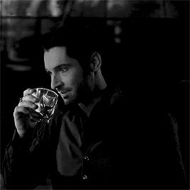 Lucifer - Gif Tom Ellis Lucifer Gif, Lucifer Characters, Lucifer Gif, Drinking Gif, Lucifer Quote, Anime Photo Profile Dark, Tom Ellis Lucifer, Dan Stevens, Sabrina Spellman