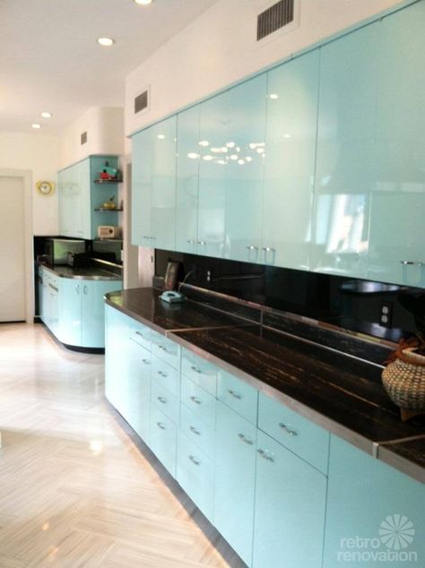 Robert and Caroline's mid century home with dreamy St. Charles kitchen cabinets - Retro Renovation Vintage Metal Kitchen Cabinets, Metal Kitchen Cabinets, Blue Cabinets, Mid Century Kitchen, Modern Kitchen Cabinets, Metal Kitchen, Kitchen Paint, Painting Kitchen Cabinets, Counter Tops