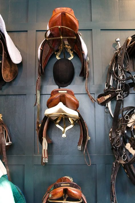 Tack Room Organization, Horse Tack Rooms, Stable Style, Horse Barn Designs, Horse Barn Plans, Equestrian Decor, Dream Barn, Barn Design, Horse Ranch