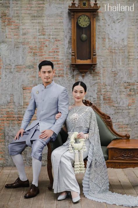 Thai Traditional Dress Wedding, Thailand Outfit Ideas Traditional, Thai Wedding Dress Traditional, Lao Clothing, Thailand Wedding Dress, Thai Traditional Clothing, Laos Wedding, Wedding Matching Outfits, Chinese Fancy Dress