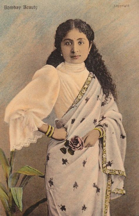 Vintage Sarees India, 1800s Indian Fashion, 1800s India, Vintage Indian Fashion, Casual Attire For Women, Indian Pictures, Antique Painting, Modern Saree, Vintage India