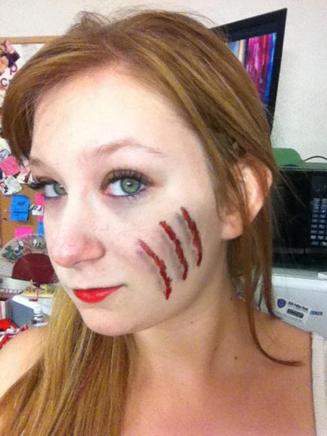 Halloween Makeup: Claw Marks/Scratches  Really easy to do! Learned it here:http://www.youtube.com/watch?v=EmGClKLNhDI Scratch Makeup, Claw Marks, Makeup Easy, Halloween Makeup Easy, Halloween Make Up, Halloween Make, Halloween Ideas, Costume Ideas, Halloween Makeup