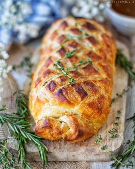 Pork Tenderloin Wellington Recipe, Lentil Wellington, Pork Wellington, Vegan Wellington, Pork Wraps, Lentil Loaf, Gluten Free Puff Pastry, Apple Pork, Vegan Beef