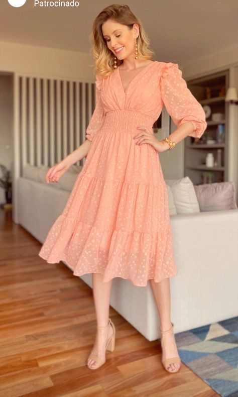 Brasil Fashion, Peach Color Dress, Indian Kurti Designs, Dress Design Patterns, Peach Dress, Trendy Fashion Outfits, Designs For Dresses, Looks Chic, Western Dresses