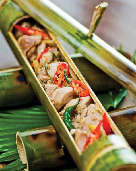 Philippine Cuisine, North East India, Philippines Food, Bamboo Utensils, India Food, Food Packaging Design, Indonesian Food, Food Platters, Food Presentation