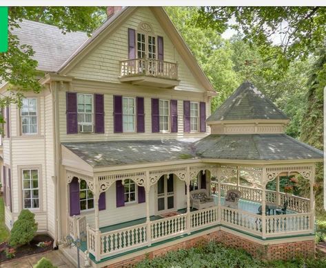 #Victorian #home Victorian Porches, Victorian Houses For Sale, House With Front Porch, Victorian Homes Exterior, Porch Life, Amazing Houses, Victorian Style Homes, Beautiful Home Gardens, Real Estate Buyers