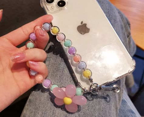 Phone Holder Beads, Lanyard Ideas, Beaded Phone Lanyard, Beads Strap, Phone Wrist Strap, China Crafts, Diy Wallet, Girly Phone Cases, Phone Wristlet