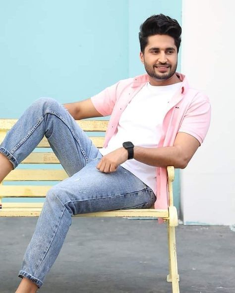 Jassie Gill, Bollywood Men, Layering Ideas, Jassi Gill, Old Man Portrait, Big Teddy, Lions Photos, Girly Frame, Man Portrait