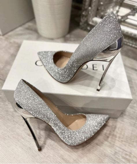 Elegant Shoes Heels, Pretty Heels, Heels Aesthetic, Fashion Shoes Heels, Cute Shoes Heels, Shoes Heels Classy, Bridal Heels, Heels Classy, Fancy Shoes