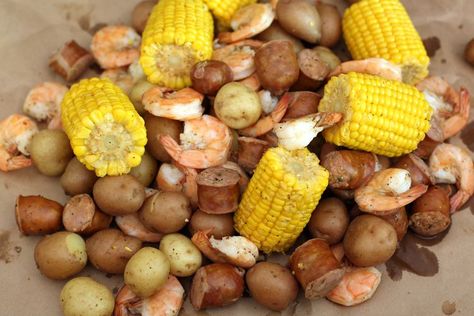 Beaufort Stew Recipe Baked Beans With Hamburger, Gluten Free Cocktails, Shrimp Boil Foil, Pork Sausage Recipes, Cocktail Sausages, Country Boil, Low Country Boil, Blood Sausage, Small Red Potatoes