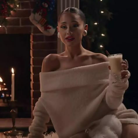 Christmas Dinner Outfit Parties, Dinner Outfits Fall, Winter Dinner Outfit, Christmas Dinner Outfit, Dinner Outfits Winter, Ariana Grande Outfits, Ariana G, Insta Pictures, Dinner Outfits