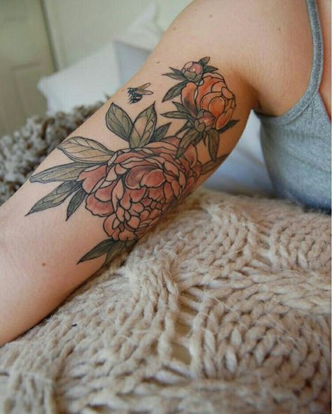 Rose Shoulder Tattoo, Muster Tattoos, Flower Tattoo Shoulder, Tattoo Designs For Girls, Badass Tattoos, Hip Tattoo, Pattern Tattoo, Tattoo Sleeve Designs, Half Sleeve Tattoo