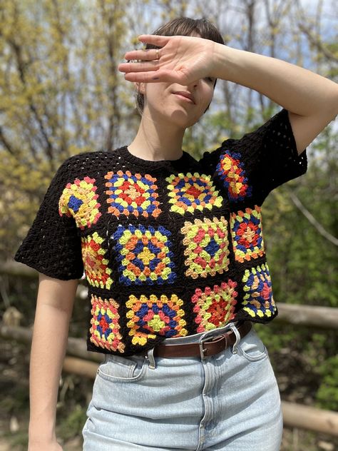 crochet patterns-Crochet Granny Square Tutorials for Craft Lovers Yarn Busting Projects, Granny Square Ideas Projects, Summer Granny Square, Granny Square Crochet Top, Granny Square Top, Granny Square Häkelanleitung, Crochet Granny Square Tutorial, Yarn Scraps, Granny Square Sweater