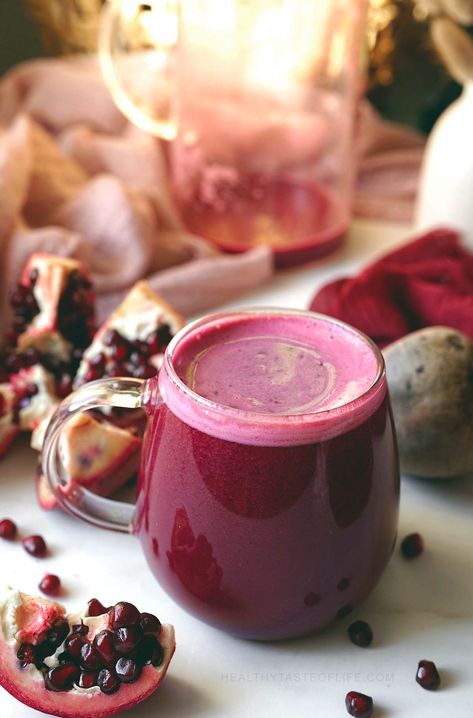 Pomegranate Juice Benefits, Beetroot Juice Benefits, Beetroot Juice Recipe, Cholesterol Friendly Recipes, Pomegranate Cocktails, Beetroot Juice, Juice Benefits, Detox Waters, Berry Drinks