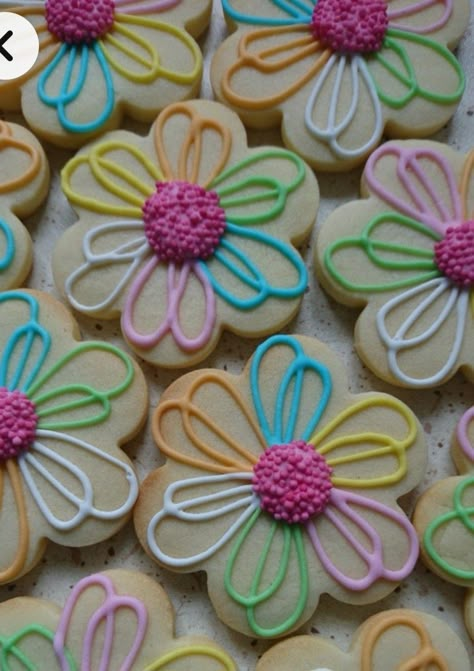 Easy Buttercream Cookie Decorating, Easy Flower Cookies Decorated, Iced Flower Cookies, Flower Cookie Designs, Buttercream Iced Sugar Cookies, Spring Themed Cookies, Flower Cookies Decorated Royal Icing, Summer Decorated Sugar Cookies, Flower Sugar Cookies Royal Icing