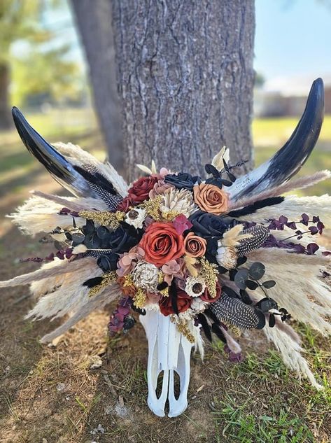 Antler Themed Wedding, Cow Head Decor, Native Wedding, Antler Flower, Floral Antlers, Dried Bouquet, Cow Head, Bull Skulls, Gothic Wedding