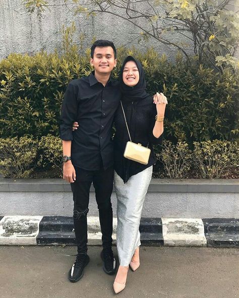 Outfit Kondangan Pria Casual, Ootd Kondangan Couple Casual, Ootd Cowo Simple, Outfit Wisuda Pacar, Outfit Kondangan Pria, Outfit Kondangan Casual, Kondangan Couple, Kondangan Casual, Ootd Couple